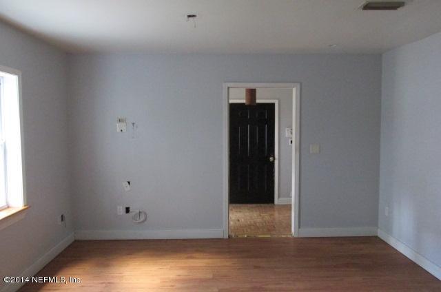 1135 Scotten Road Jacksonville, FL 32205 - Photo 3 of 10 lr
