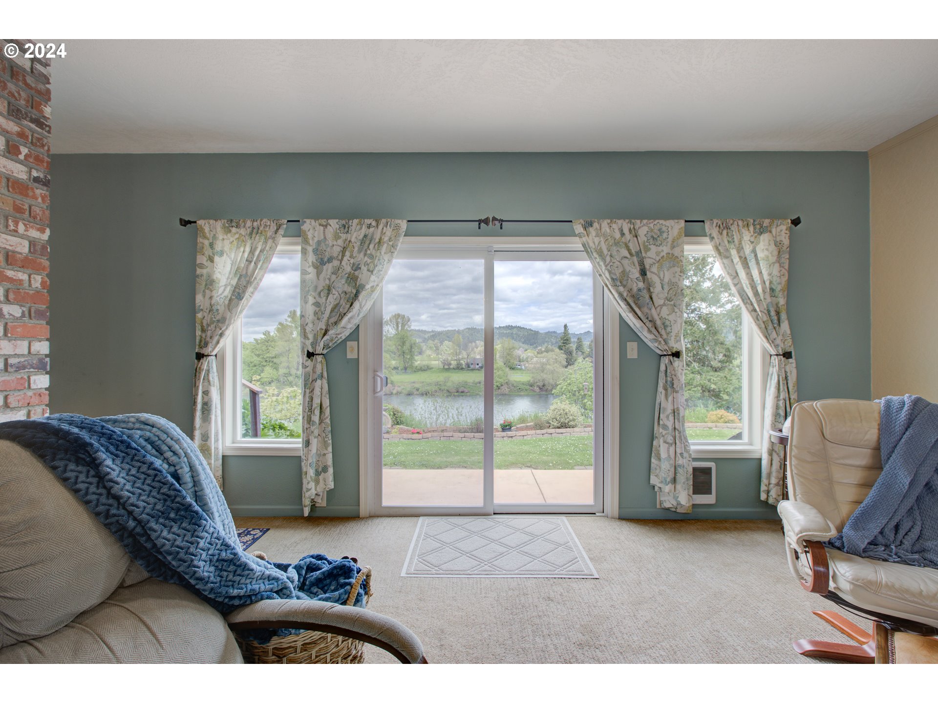 4199 Melqua Road Roseburg, OR 97471 - Photo 4 of 43 Gallery Image 4