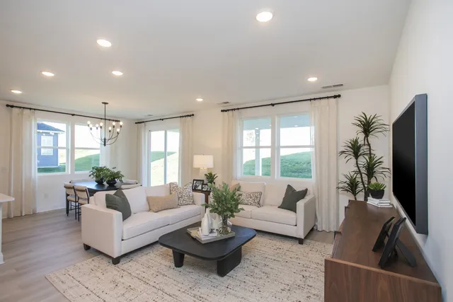 $449,990 | 2405 Hartman Cove, Columbia, TN 38401