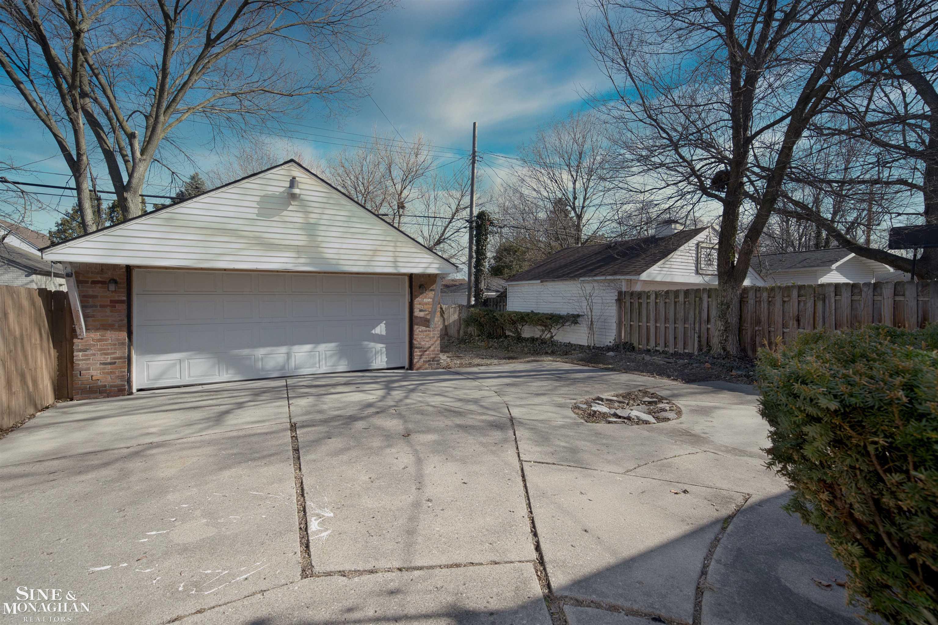 1448 Vernier Road Grosse Pointe Woods, MI 48236 - Photo 3 of 27