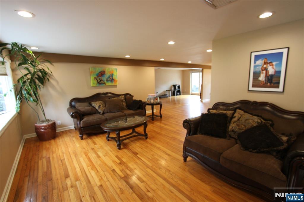 7 Stuart Street Waldwick, NJ 07463 - Photo 8 of 49