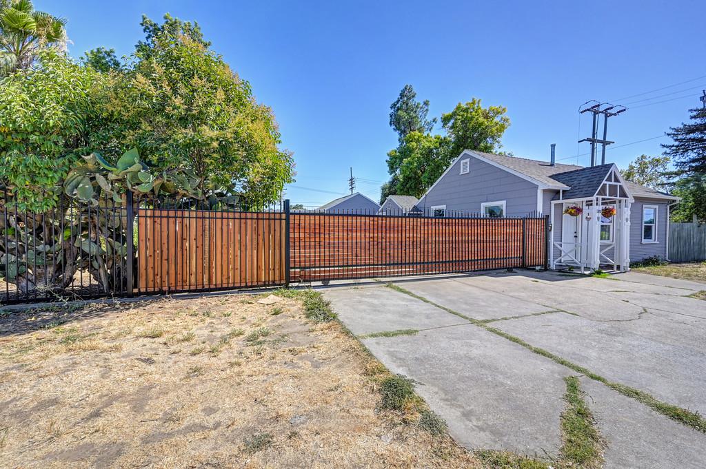 2820 Fruitridge Road Sacramento, CA 95820 - Photo 4 of 68
