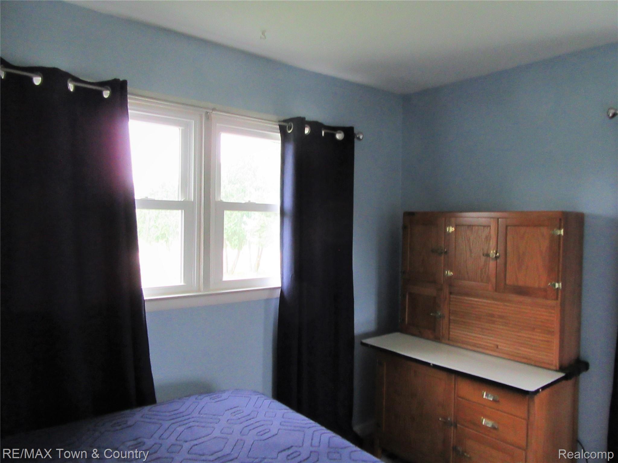 3133 Elms Road Swartz Creek, MI 48473 - Photo 15 of 23 elms bedroom 2.jpg