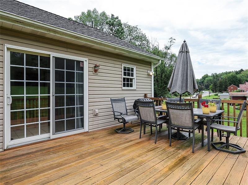 439 Long Road Pittsburgh, PA 15235 - Photo 21 of 24 Deck