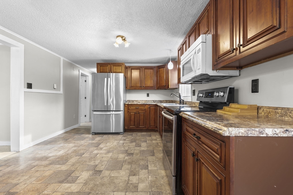 14 Laurel Drive Ware, MA 01082 - Photo 4 of 32