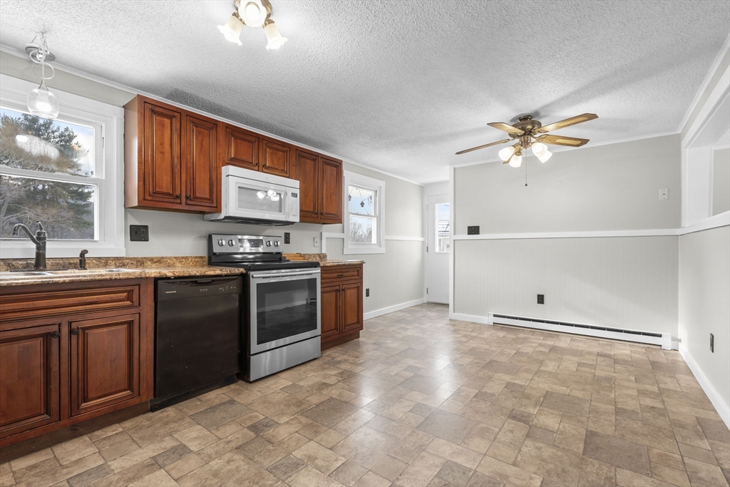 14 Laurel Drive Ware, MA 01082 - Photo 5 of 32