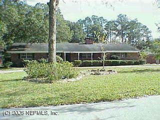 a view of house with a garden space