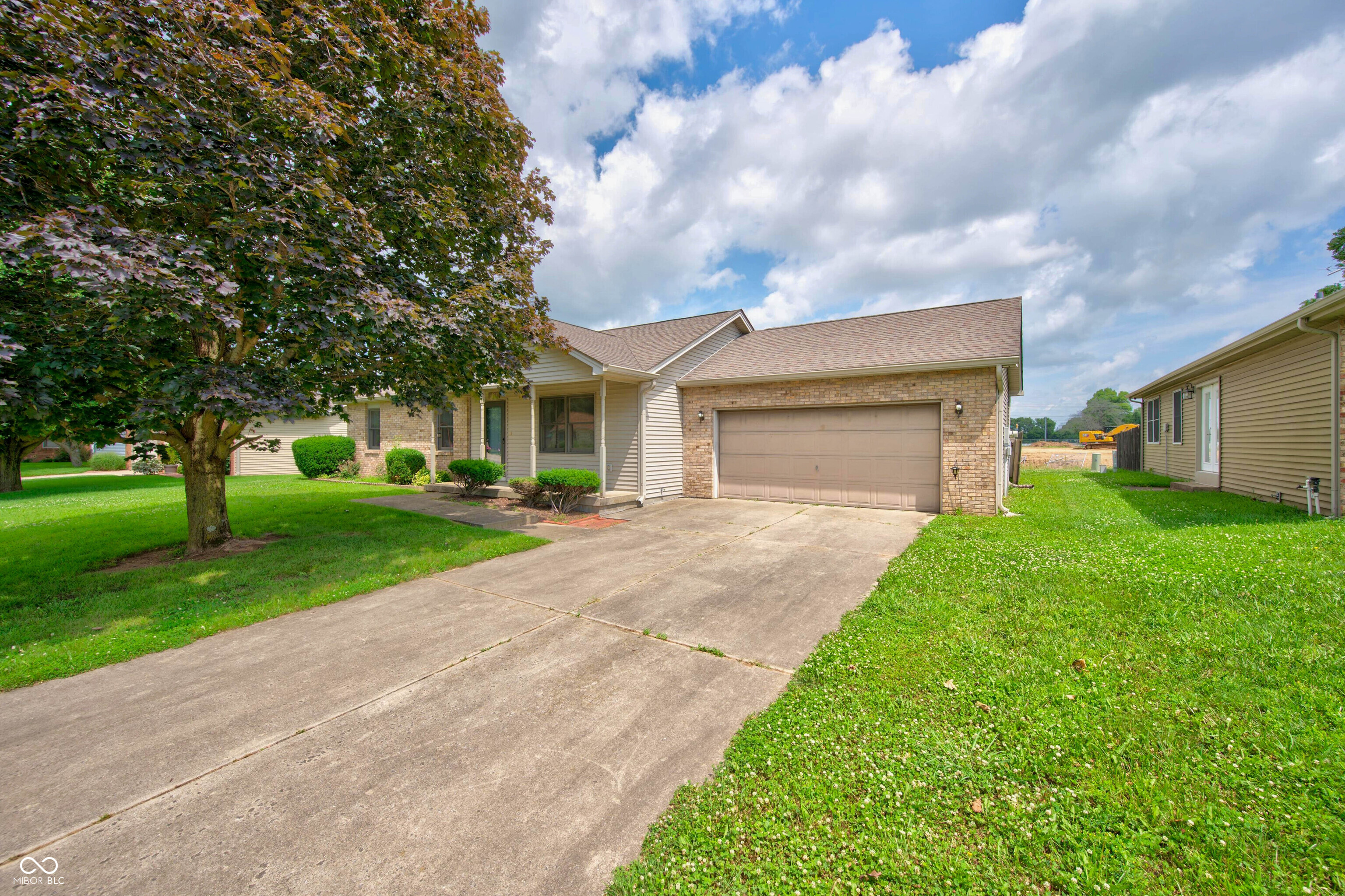 2530 Cedar Ridge Drive Columbus, IN 47203 - Photo 2 of 48