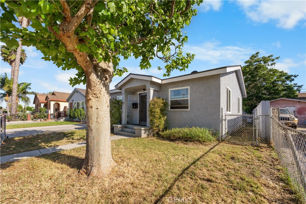 408 West Poplar Street Compton, CA 90220 - Photo 2 of 20