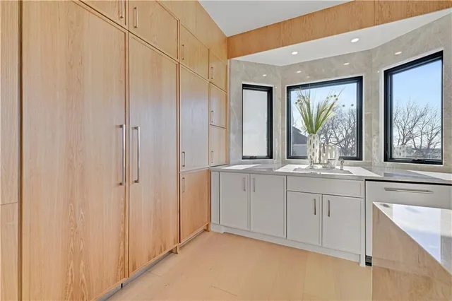 $1,850,000 | 16830 Grace Drive, Loch Lloyd, MO 64012