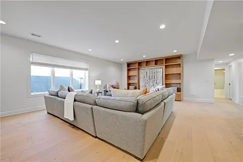 $1,850,000 | 16830 Grace Drive, Loch Lloyd, MO 64012