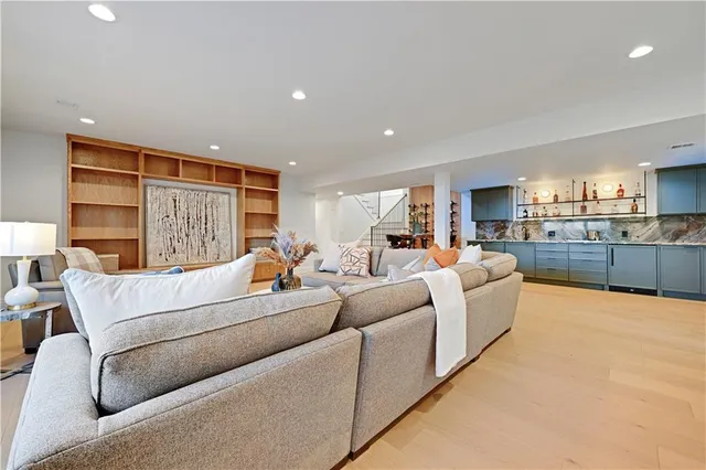 $1,850,000 | 16830 Grace Drive, Loch Lloyd, MO 64012