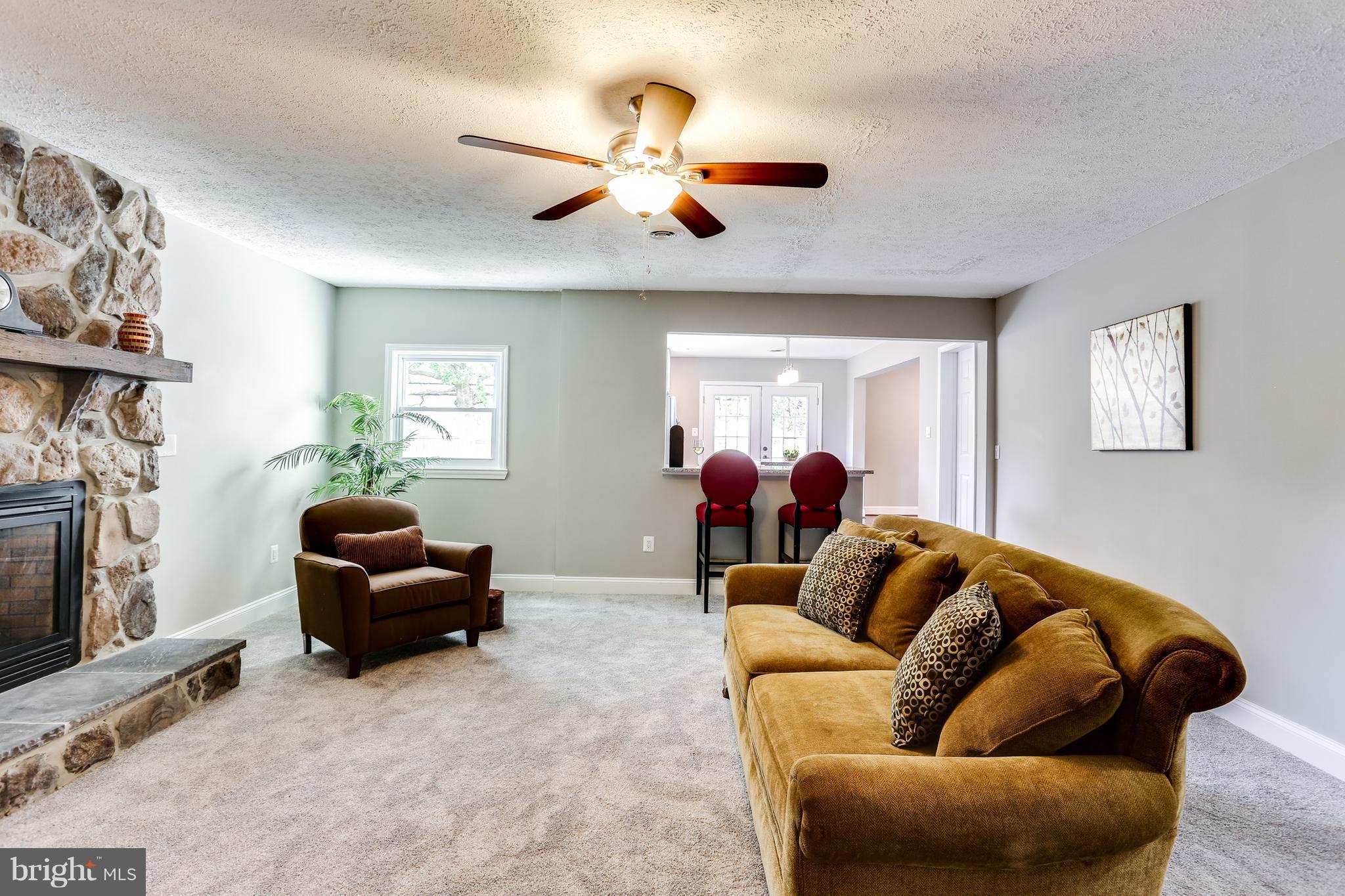 1700 Quantico Road Edgewater, MD 21037 - Photo 19 of 25 a living room with furniture and a flat screen tv
