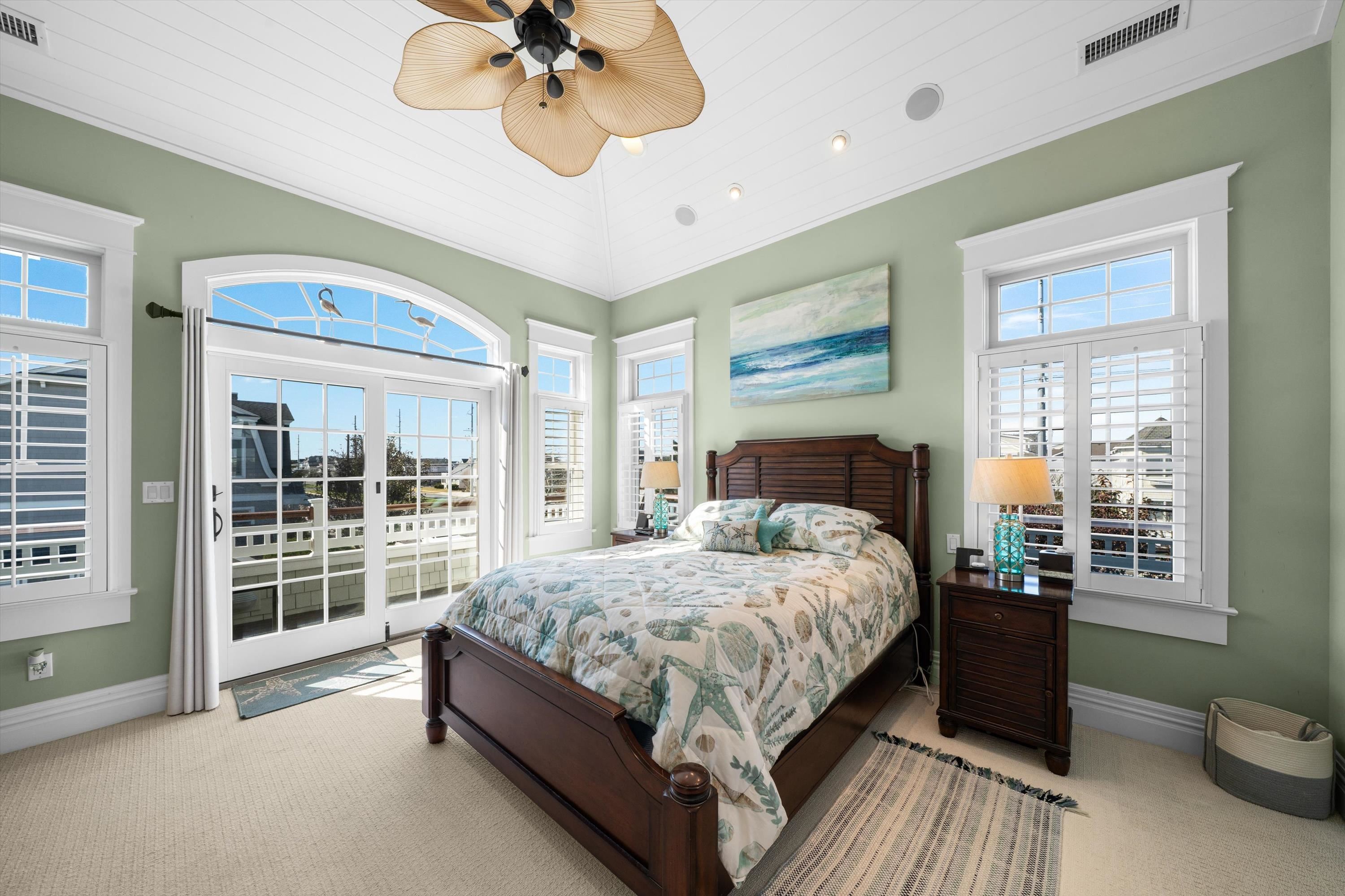 8600 2nd Stone Harbor, NJ 08247 - Photo 18 of 45 a bedroom with a large bed and a window