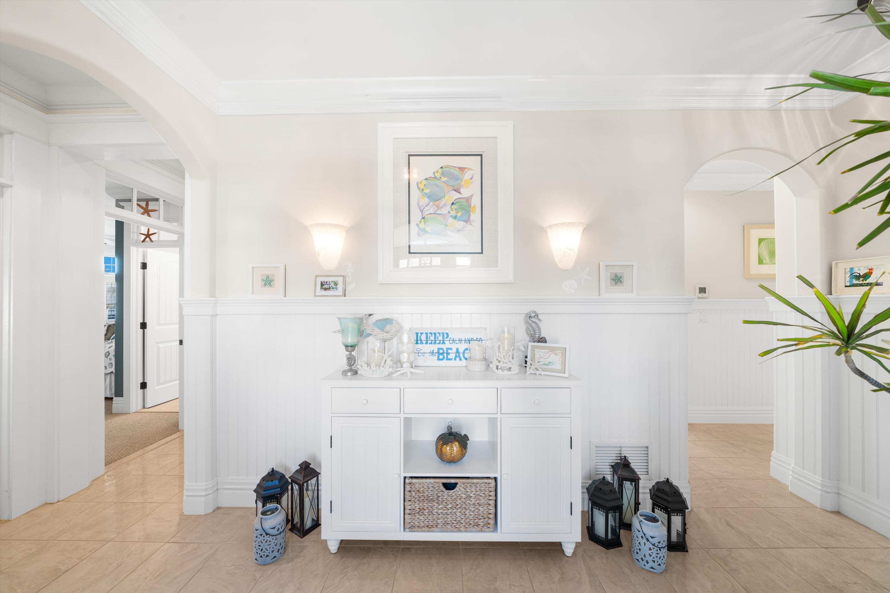 8600 2nd Stone Harbor, NJ 08247 - Photo 25 of 45 a living room with furniture and a potted plant