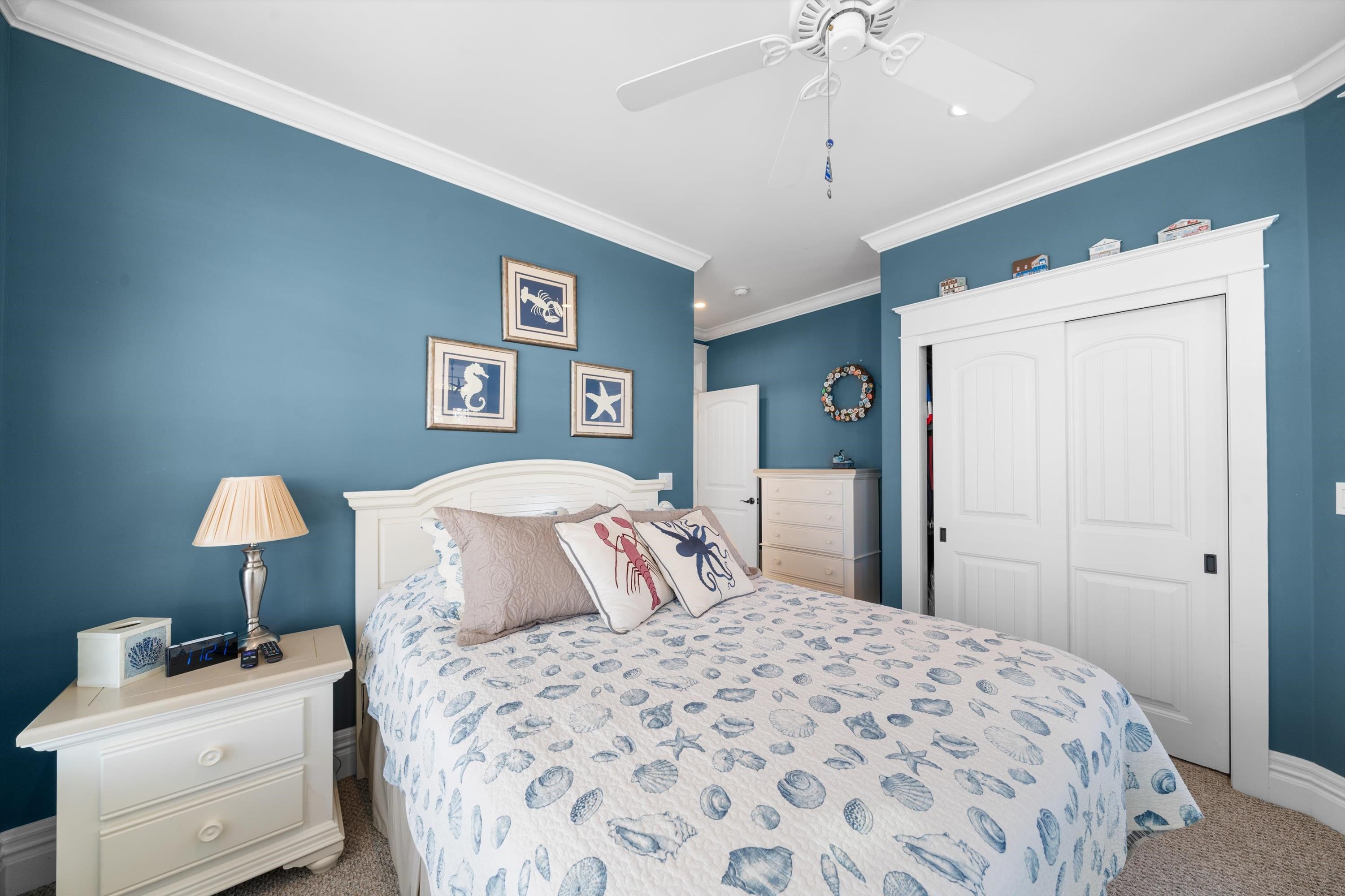 8600 2nd Stone Harbor, NJ 08247 - Photo 34 of 45 a bedroom with a bed and a lamp