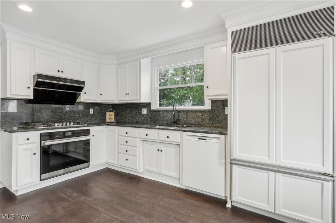 3191 Warrington Road Cleveland, OH 44120 - Photo 11 of 41