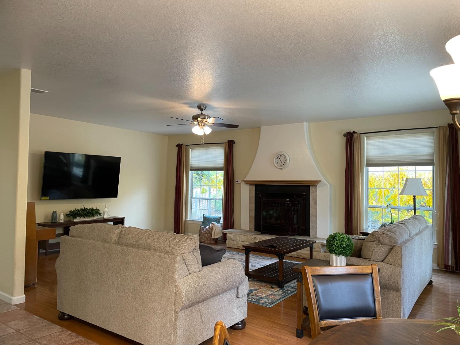 34811 Wintergreen Loop North Fork, CA 93643 - Photo 12 of 18 a living room with furniture and a flat screen tv