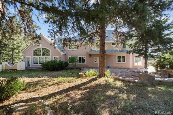 a view of house with backyard and garden