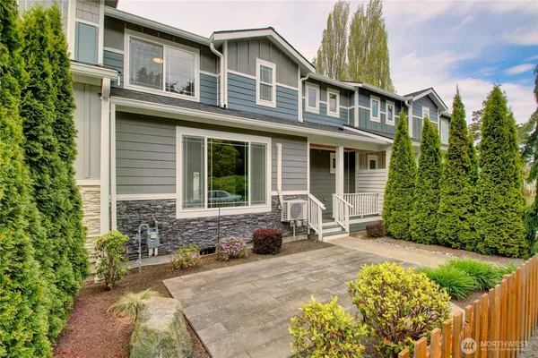 $434,500 | 313 East Hazel Street, Unit D, Mount Vernon, WA 98273