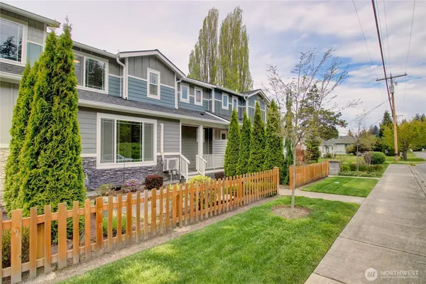 $434,500 | 313 East Hazel Street, Unit D, Mount Vernon, WA 98273