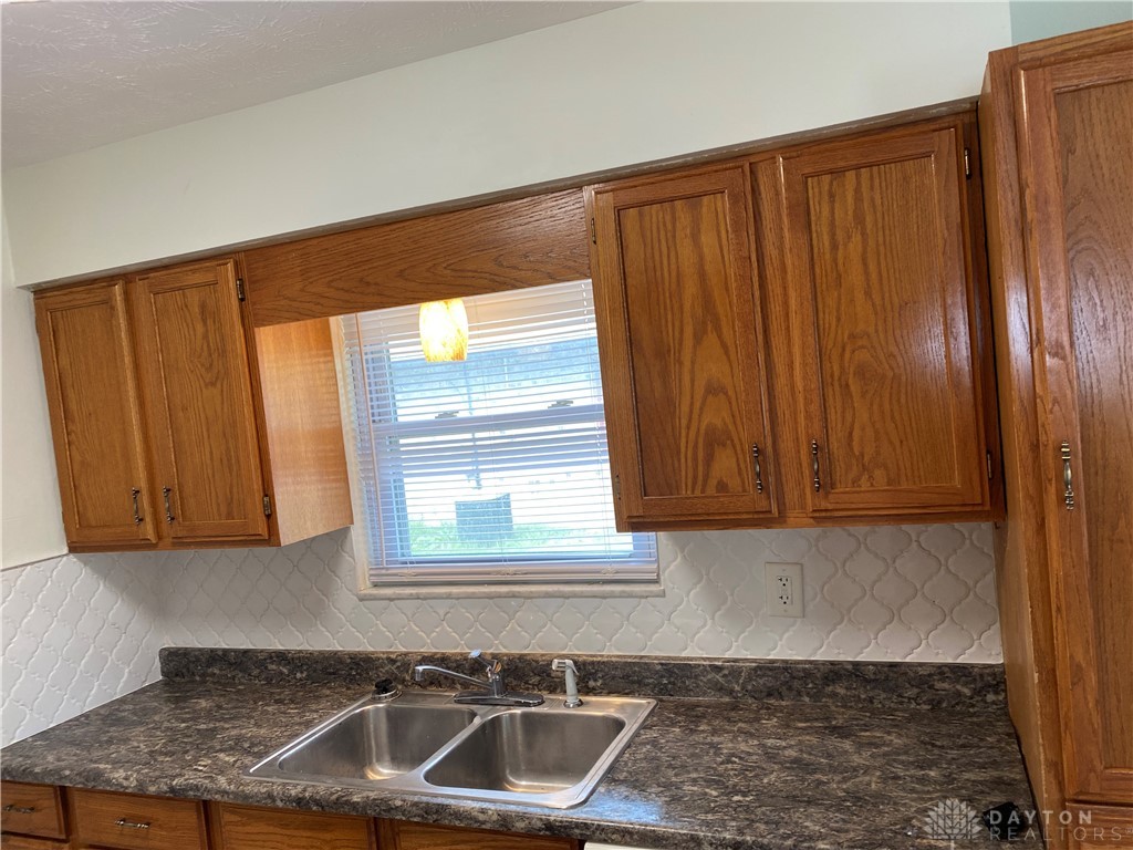 7911 Melody Road Clayton, OH 45415 - Photo 5 of 19