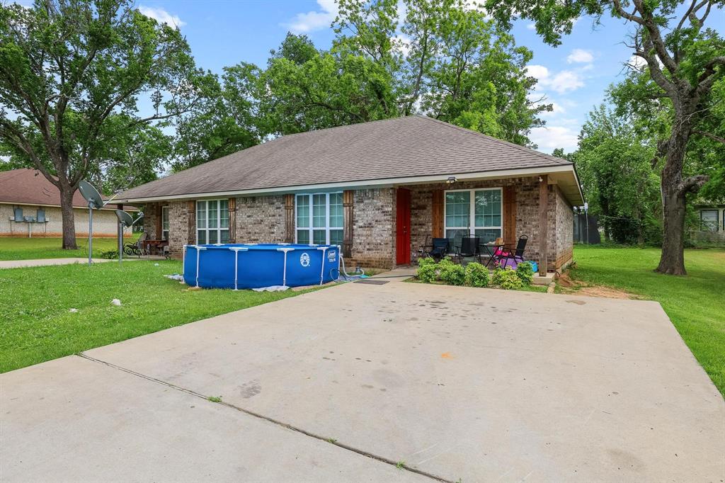 704 Seven Oaks Road Bonham, TX 75418 - Photo 3 of 11 front view of a house with a yard