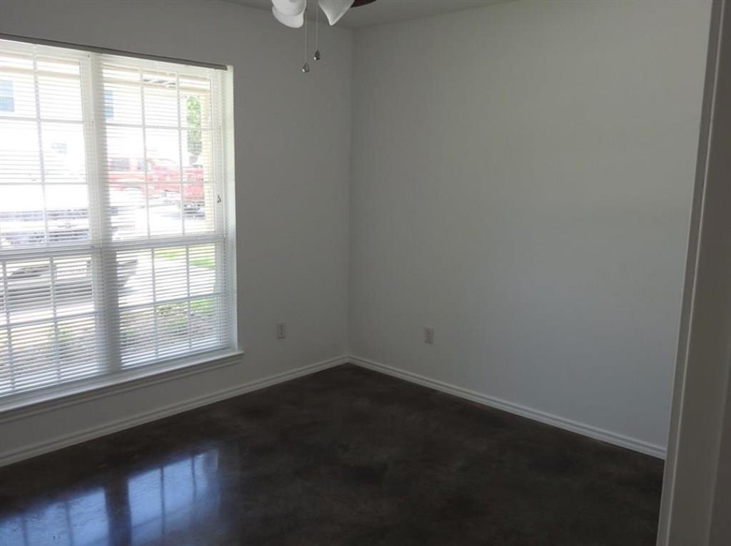704 Seven Oaks Road Bonham, TX 75418 - Photo 5 of 11 an empty room with a window