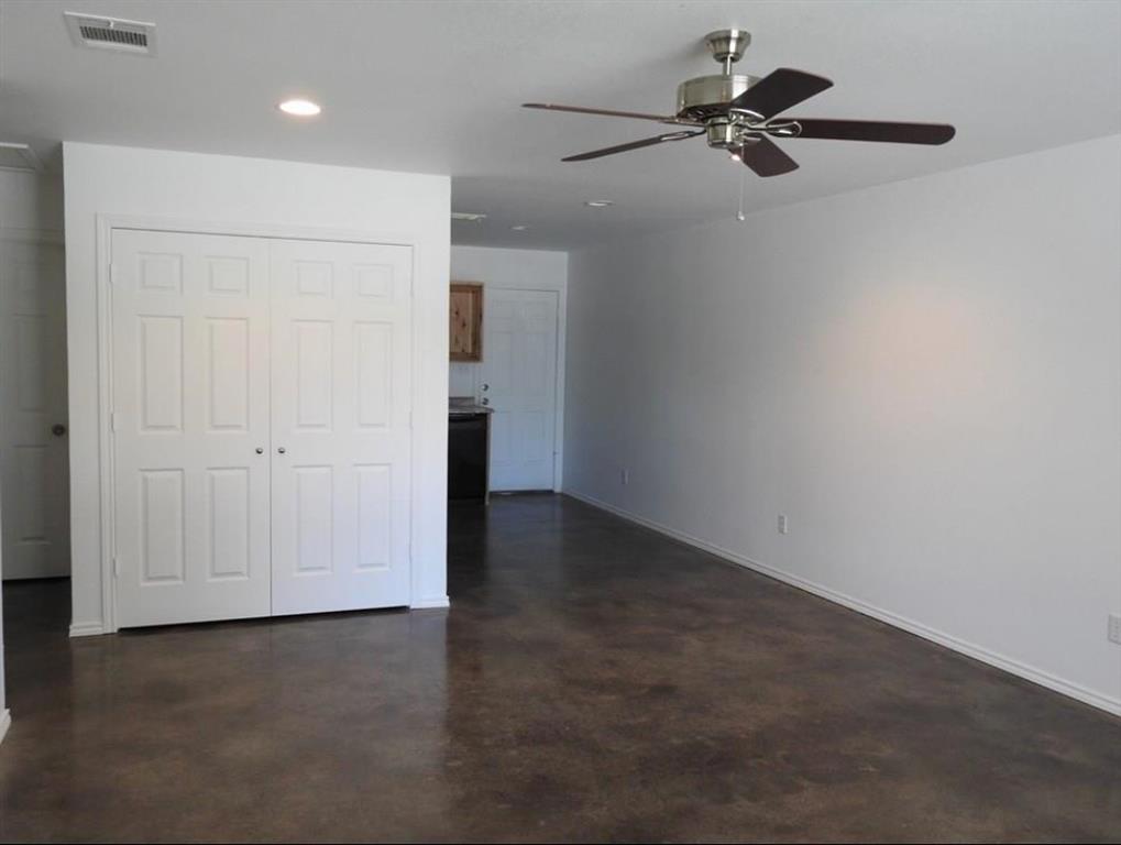 704 Seven Oaks Road Bonham, TX 75418 - Photo 8 of 11 an empty room with a ceiling fan