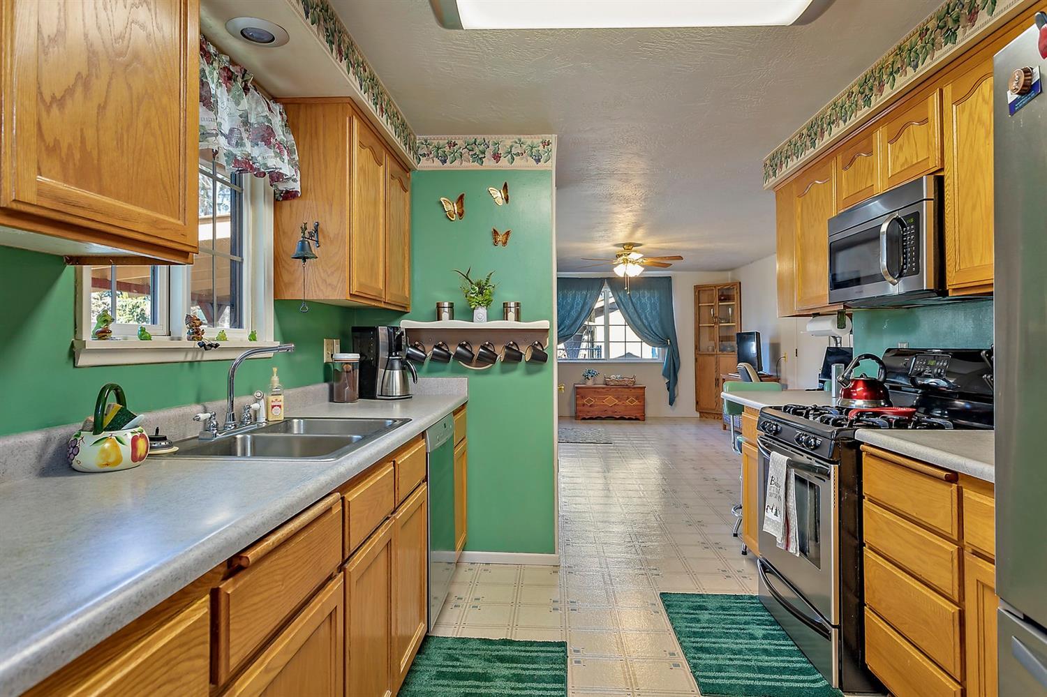 3469 Bursell Road Central Point, OR 97502 - Photo 14 of 31 Gallery Image 14