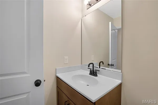 $459,900 | 360 Winding Bluffs Court, Fenton, MO 63026