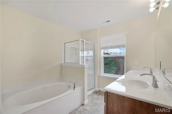 $459,900 | 360 Winding Bluffs Court, Fenton, MO 63026