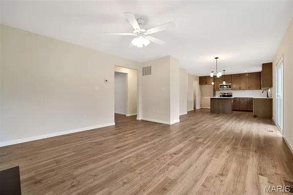 $459,900 | 360 Winding Bluffs Court, Fenton, MO 63026