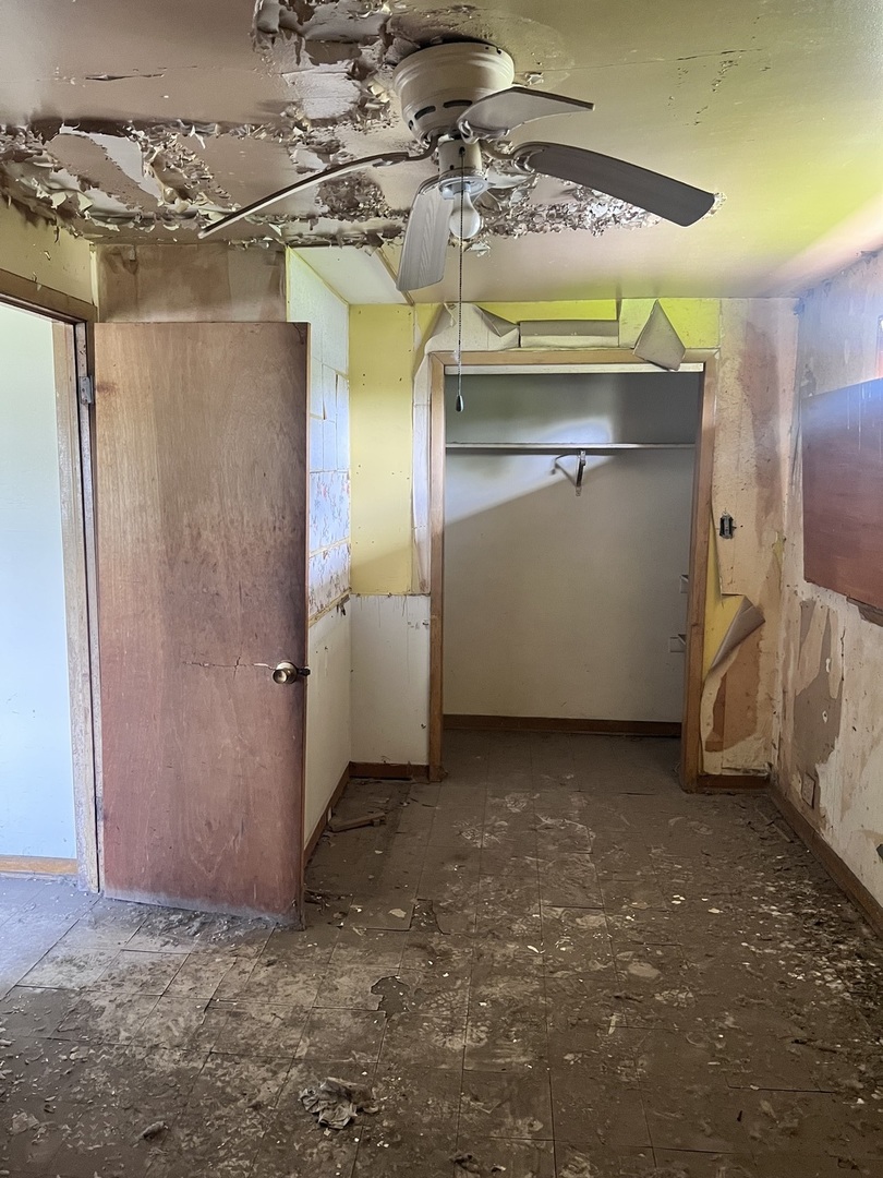 15711 Dixie Highway Harvey, IL 60426 - Photo 4 of 7 a utility room with dryer and washer