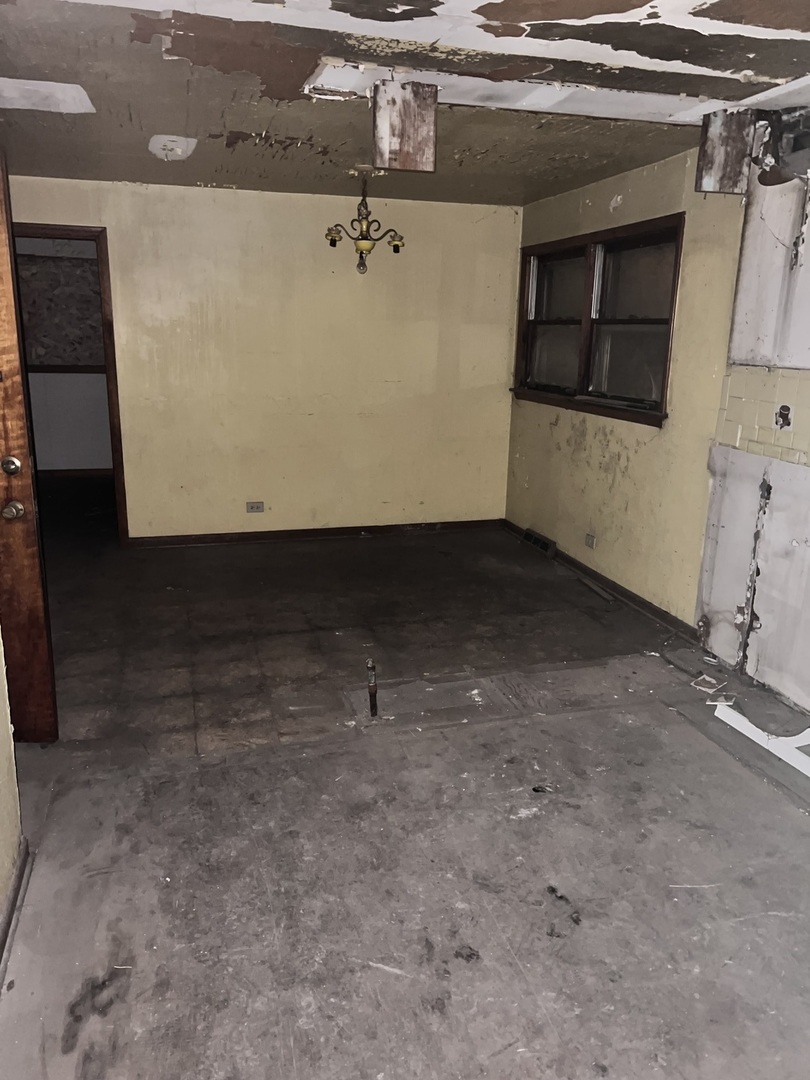 15711 Dixie Highway Harvey, IL 60426 - Photo 7 of 7 a view of a storage