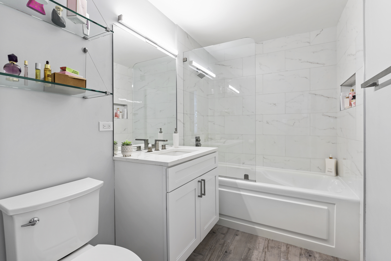 21 West Chestnut Street, Unit 1604 Chicago, IL 60610 - Photo 11 of 14