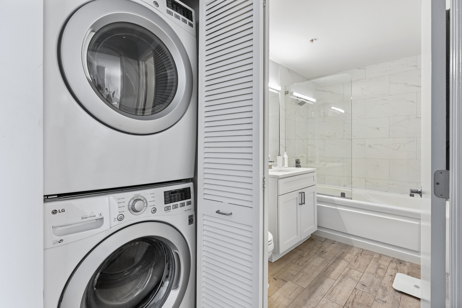 21 West Chestnut Street, Unit 1604 Chicago, IL 60610 - Photo 12 of 14