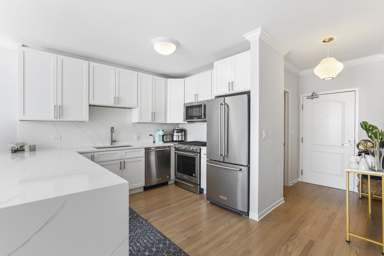 21 West Chestnut Street, Unit 1604 Chicago, IL 60610 - Photo 2 of 14