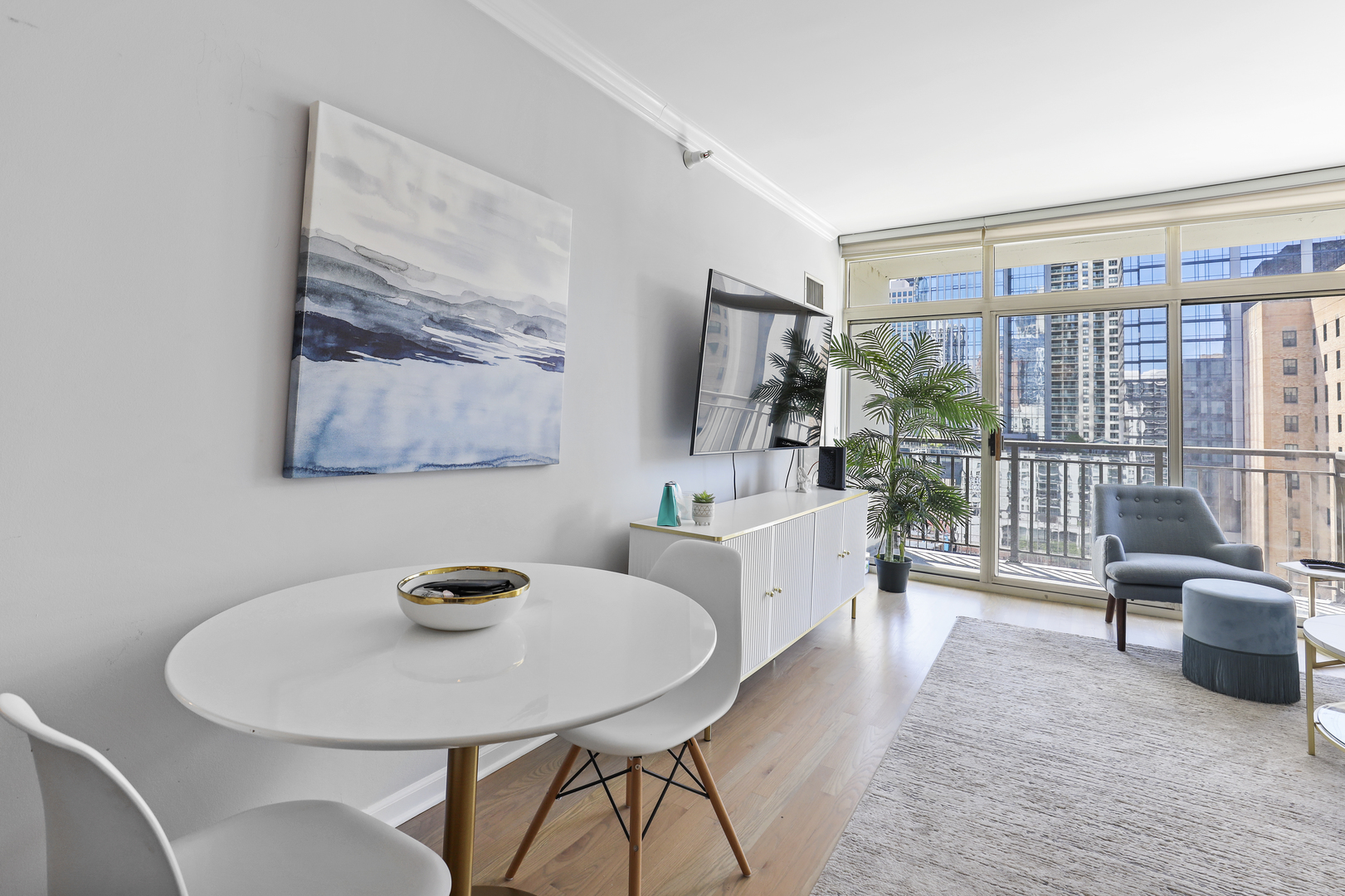 21 West Chestnut Street, Unit 1604 Chicago, IL 60610 - Photo 4 of 14