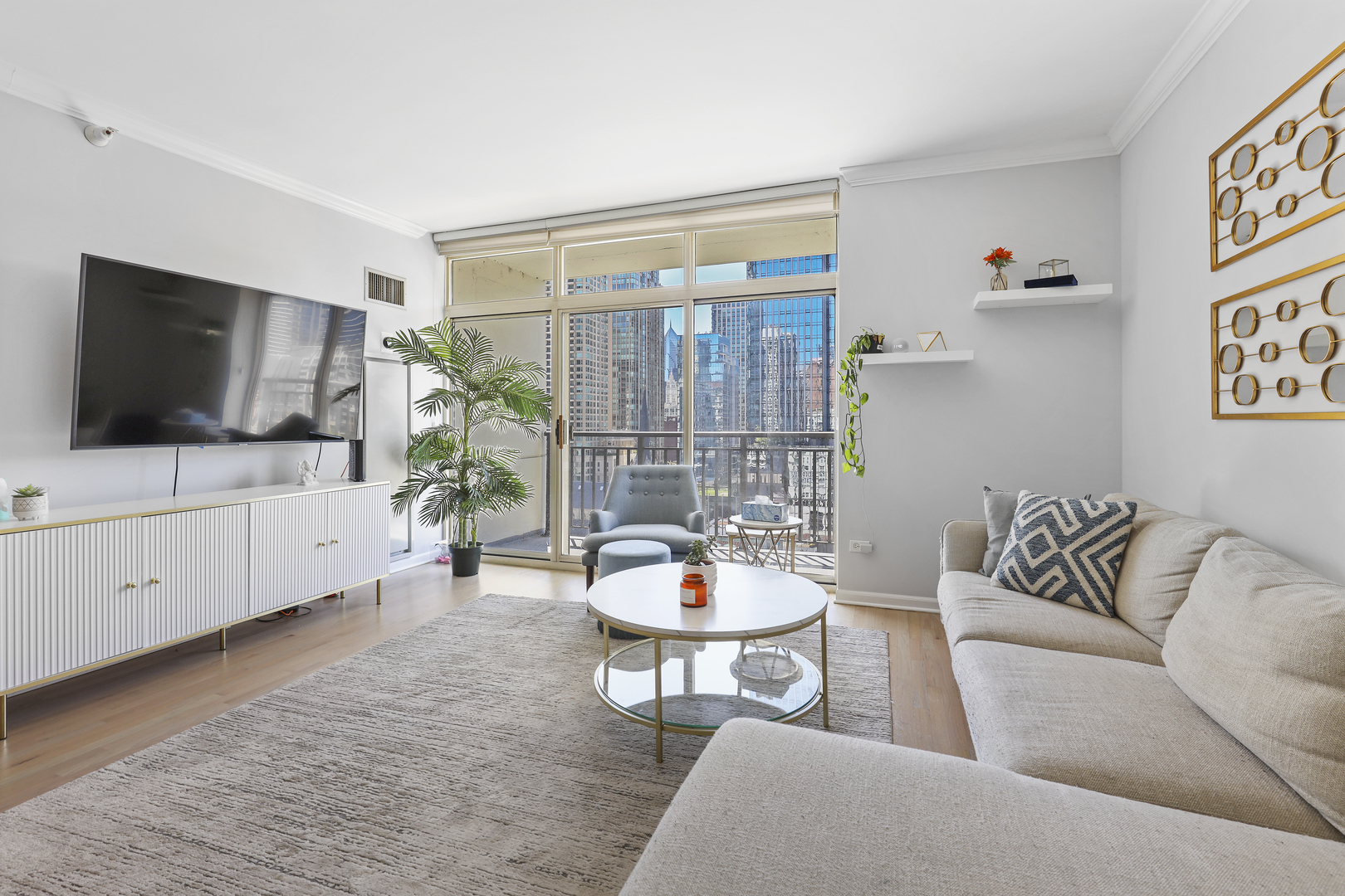 21 West Chestnut Street, Unit 1604 Chicago, IL 60610 - Photo 6 of 14