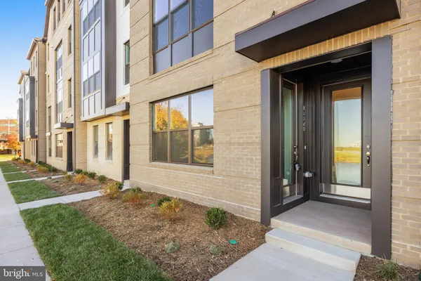 $3,300 | 14348 Yesler Avenue, Chantilly, VA 20151