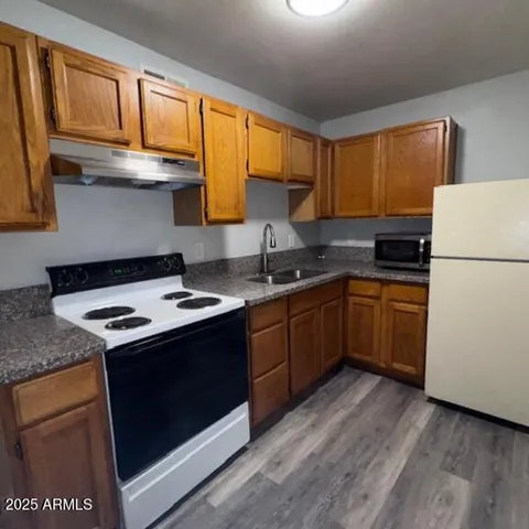 $875 | 602 East Townley Avenue, Unit 306, Phoenix, AZ 85020