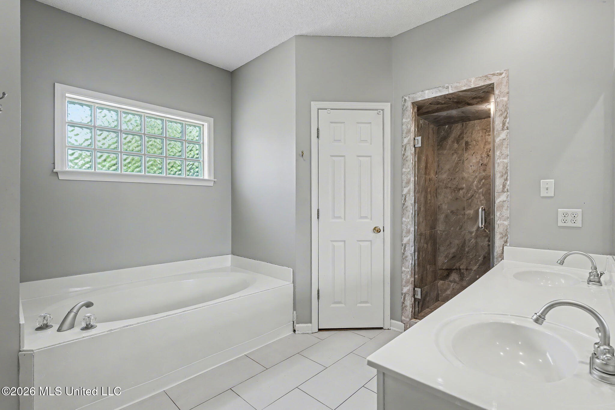 13960 Fairview Road Byhalia, MS 38611 - Photo 19 of 34 Primary Bathroom