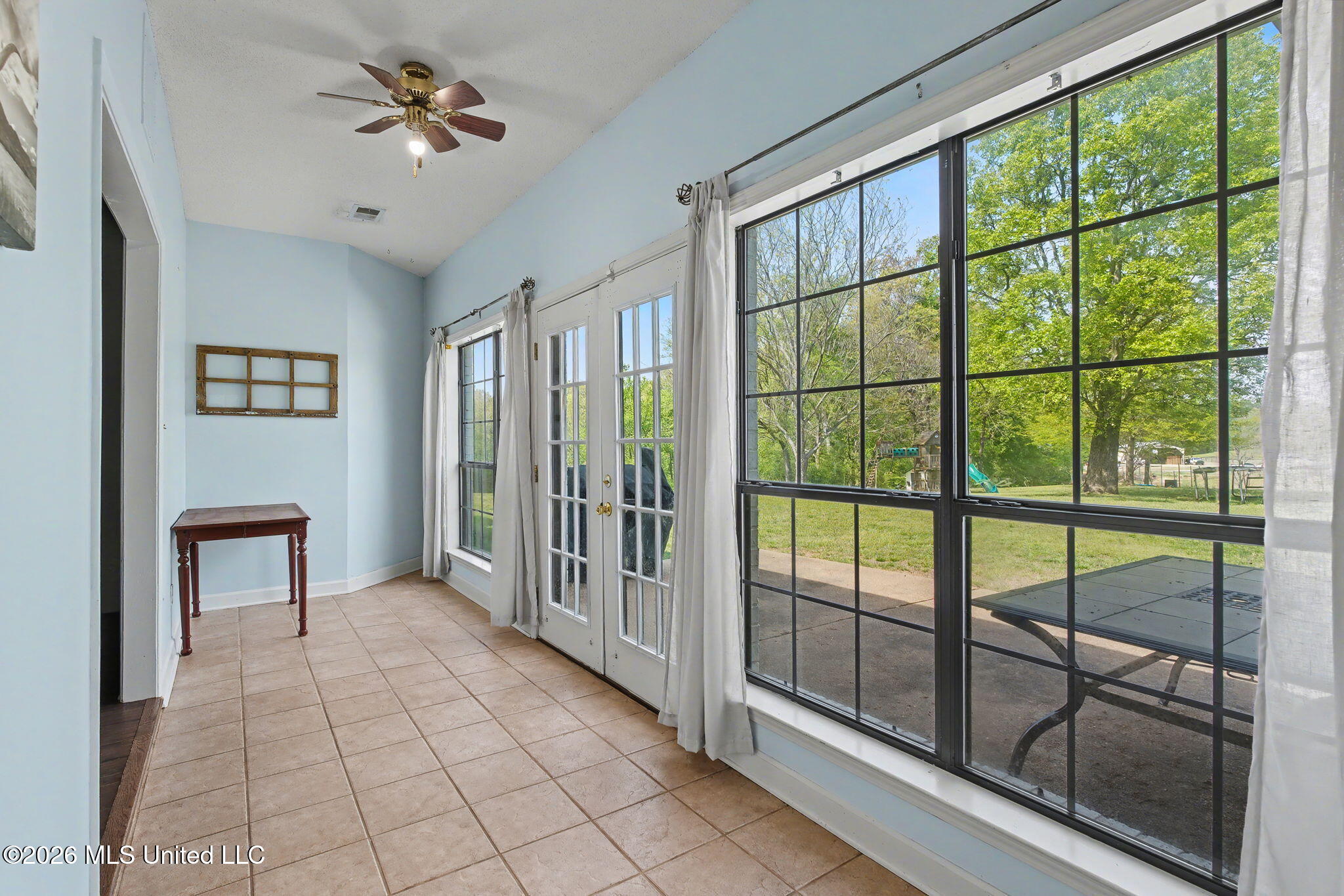 13960 Fairview Road Byhalia, MS 38611 - Photo 24 of 34 Sun Room