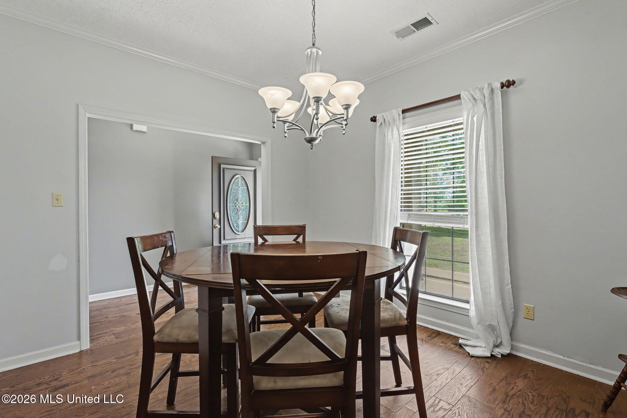 13960 Fairview Road Byhalia, MS 38611 - Photo 10 of 34 Entry and Dining Room