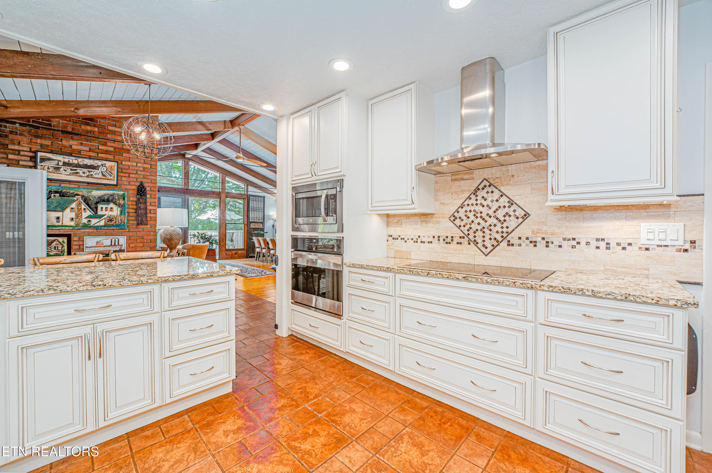 213 Golf Club Road Knoxville, TN 37919 - Photo 24 of 52 Axe-and-Arrow-Media-213-golfclub-V2-15