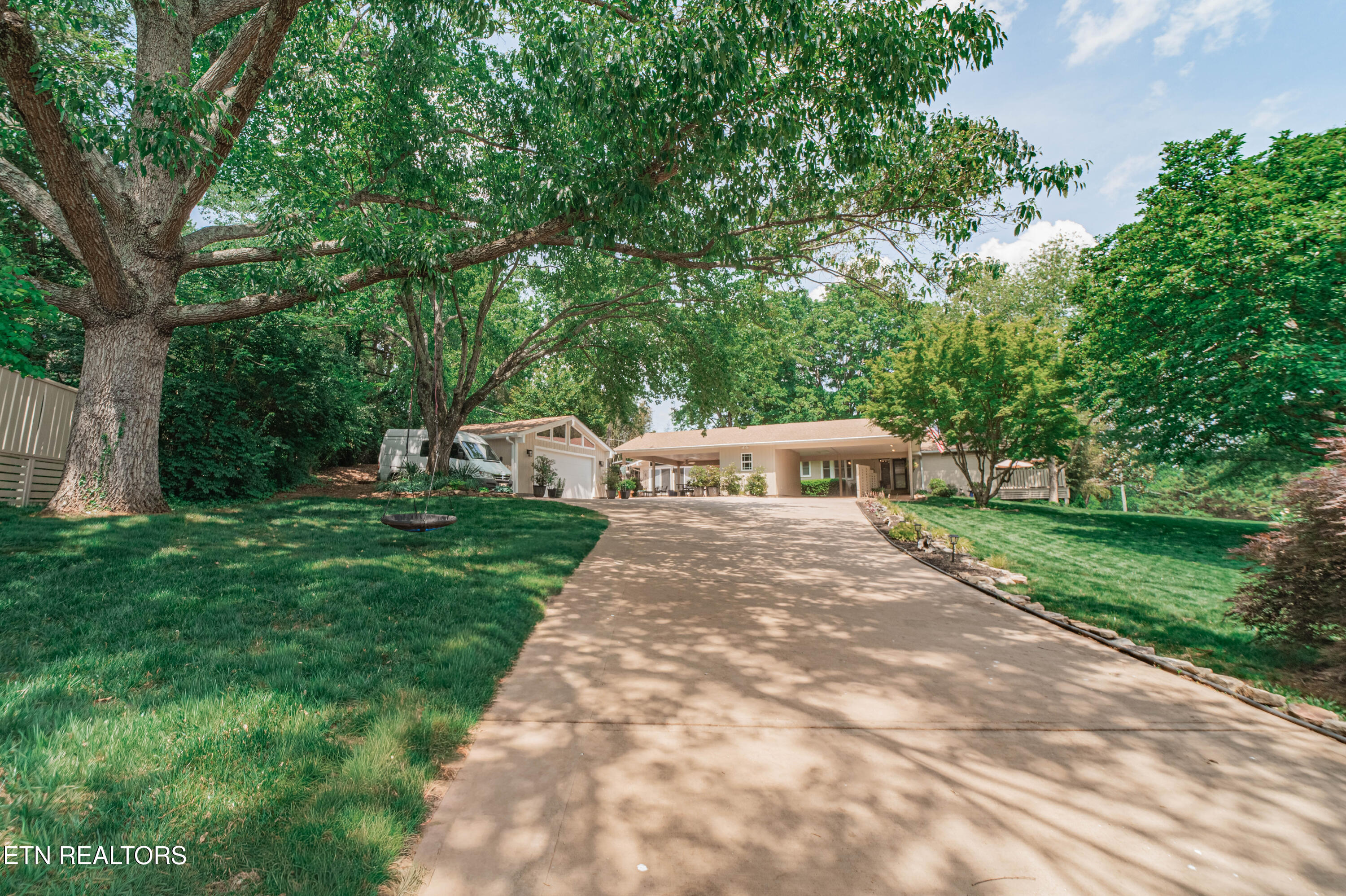 213 Golf Club Road Knoxville, TN 37919 - Photo 3 of 52 Axe-and-Arrow-Media-213-golfclub-V2-56