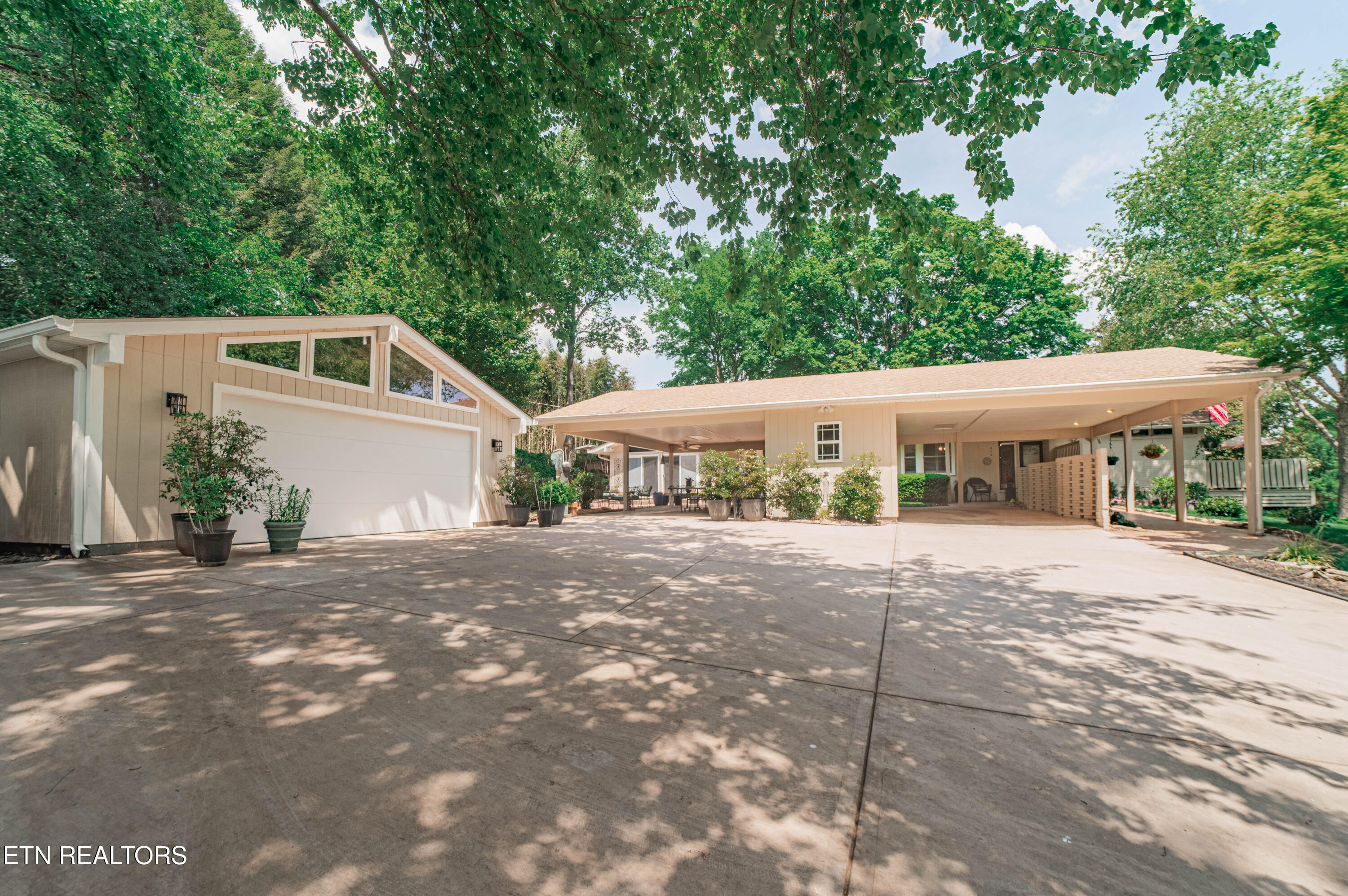 213 Golf Club Road Knoxville, TN 37919 - Photo 4 of 52 Axe-and-Arrow-Media-213-golfclub-V2-55
