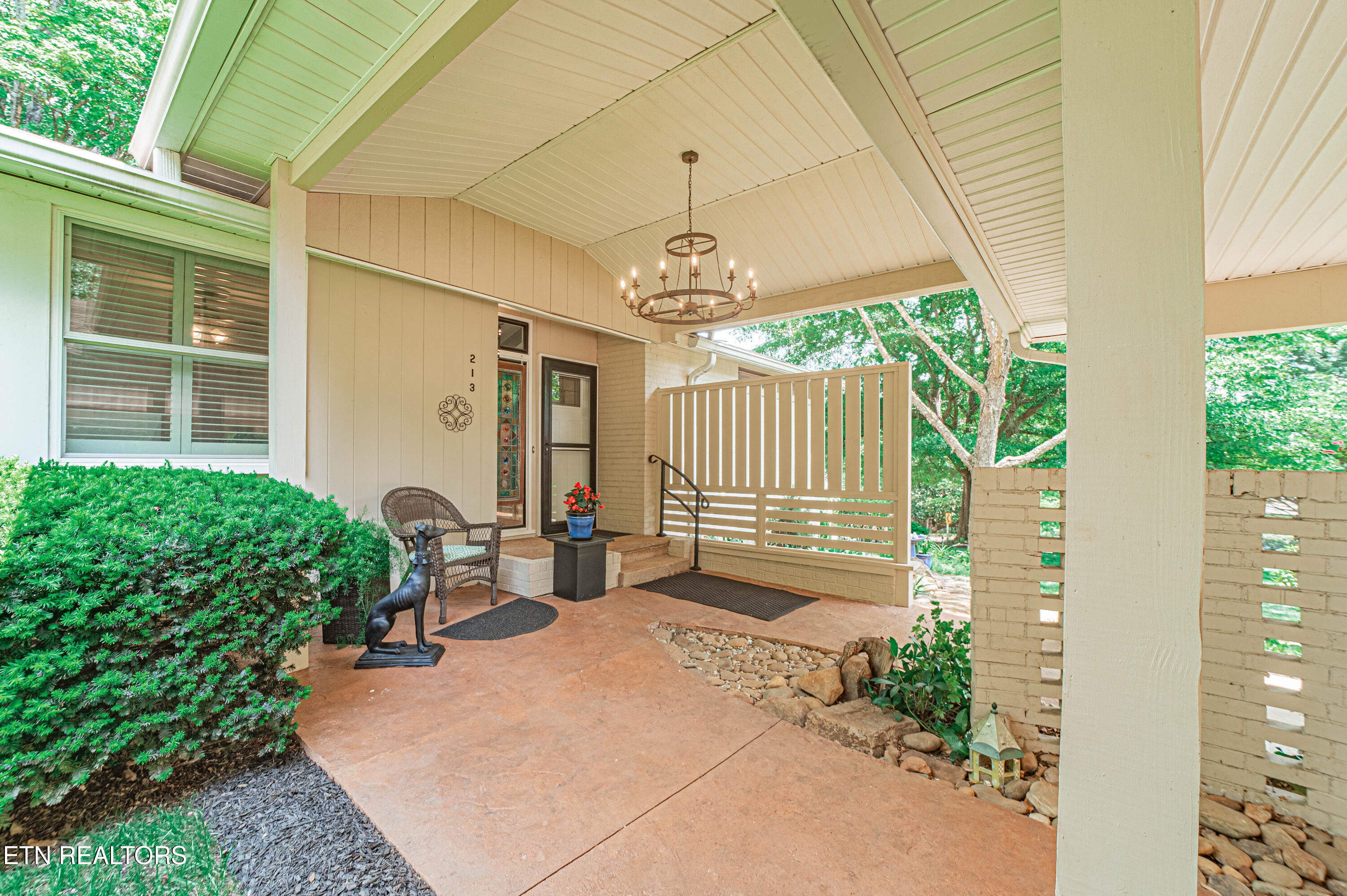 213 Golf Club Road Knoxville, TN 37919 - Photo 6 of 52 Axe-and-Arrow-Media-213-golfclub-V2-44