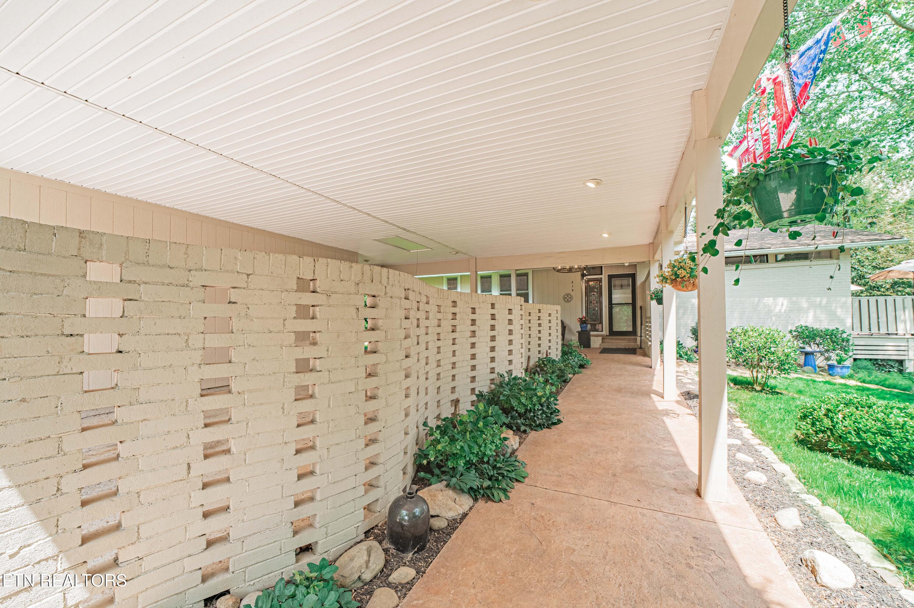 213 Golf Club Road Knoxville, TN 37919 - Photo 7 of 52 Axe-and-Arrow-Media-213-golfclub-V2-47
